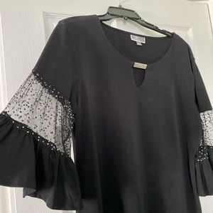 JM Collection black top, size L